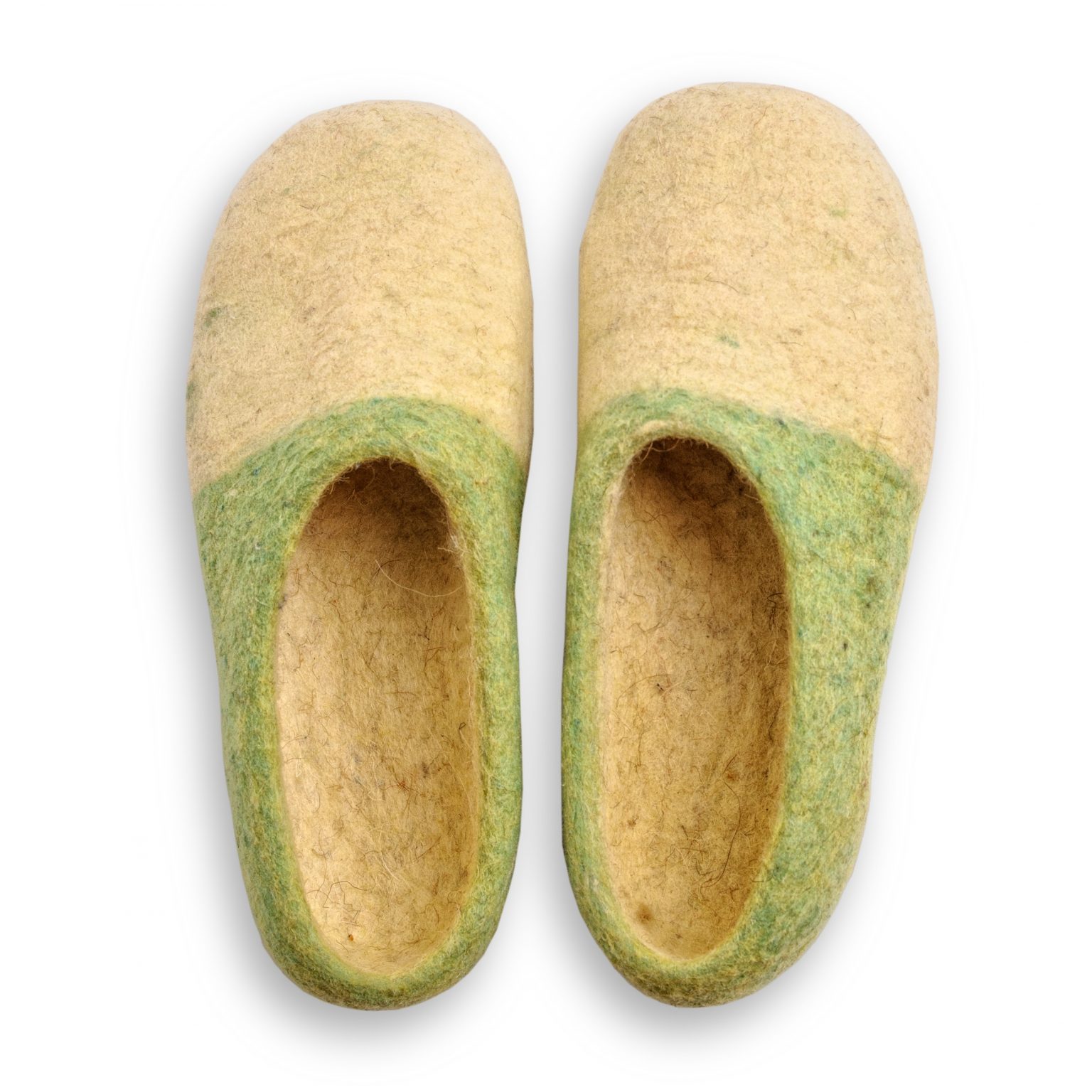 Grün gelbe filzschuhe aus wolle mit noppen 3