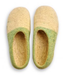 Grün gelbe filzschuhe aus wolle mit noppen 3