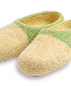 Grün gelbe filzschuhe aus wolle mit noppen 4