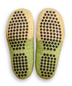 Grün gelbe filzschuhe aus wolle mit noppen 5