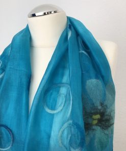 Seidenschal türkis mit Blumen aus Seide